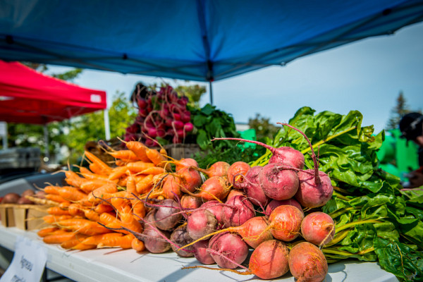 Chaque année, le marché public revient pour vous proposer des produits locaux de qualité.