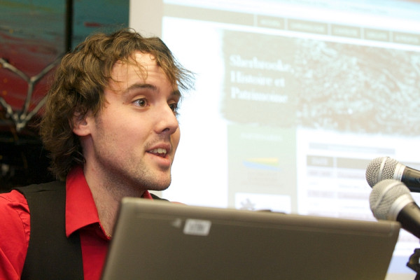 Jonathan Fortin, étudiant en histoire, lors du lancement du projet.