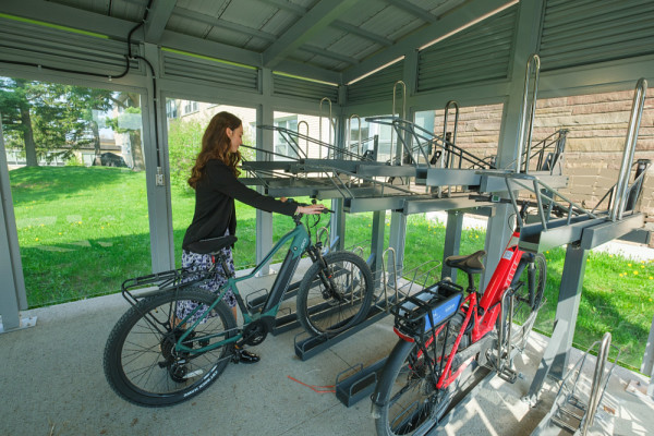 De plus en plus de personnes optent pour le transport actif et profitent d’infrastructures facilitantes.