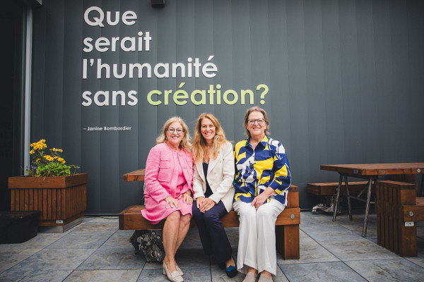 Mesdames Joanne, Nathalie et France Bissonnette, les filles de madame Janine Bombardier