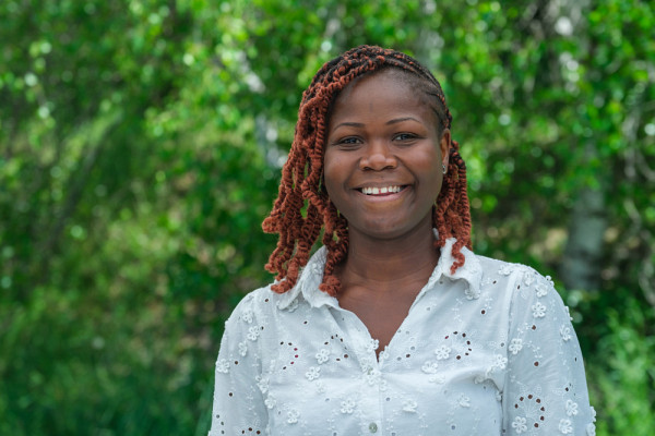 Merveille Mongbo est analyste d'affaires au Service du développement et de la transformation du dossier étudiant, et elle est à l'emploi de l'UdeS depuis deux ans.