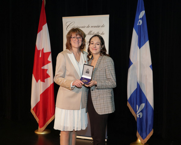 Gabrielle Choinière lors de la cérémonie de remise des médailles du lieutenant-gouverneur pour la jeunesse.