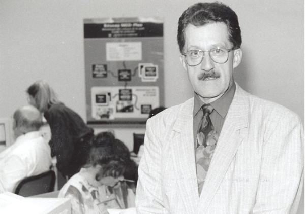 M. Germain Chouinard, bibliothécaire responsable de la Bibliothèque des sciences de la santé, 1995.