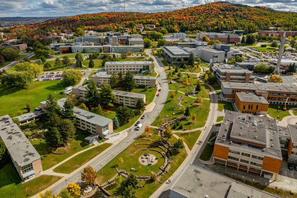 Avec ses revenus de recherche de quelque 240,3 M$, l'UdeS occupe le 11e rang des universités canadiennes les plus prolifiques en recherche.