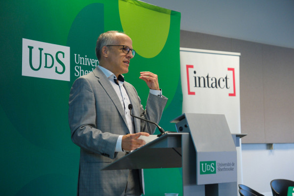 Professeur Pierre Cossette, recteur de l'Université de Sherbrooke