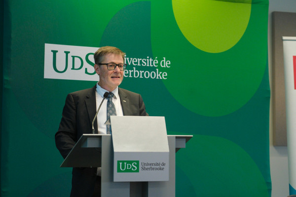 Professeur Armand Soldera, doyen de la Faculté des sciences de l'Université de Sherbrooke