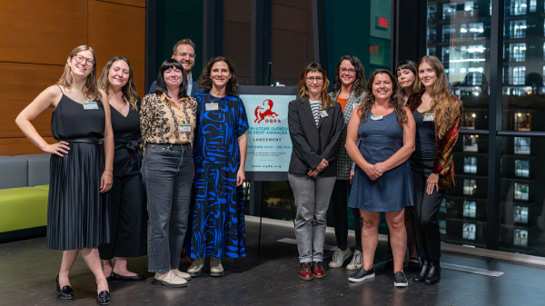 De gauche à droite : Daphnée B. Ménard, Marie-Andrée Plante, Alexandra Popovici, Michaël Lessard, Gaële Gidrol-Mistral, Alexia Renard, Stéphanie Roy, Christiane Bailey, Chloé Surprenant, Virginie Simoneau-Gilbert, membres de l’Observatoire.